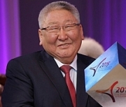 Третья серия "кадровой мелодрамы": Ил Дархан попросил министра... остаться?