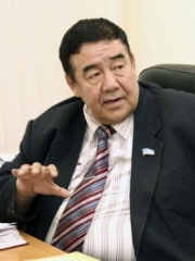 Александр УАРОВ стал Почетным верхневилюйцем